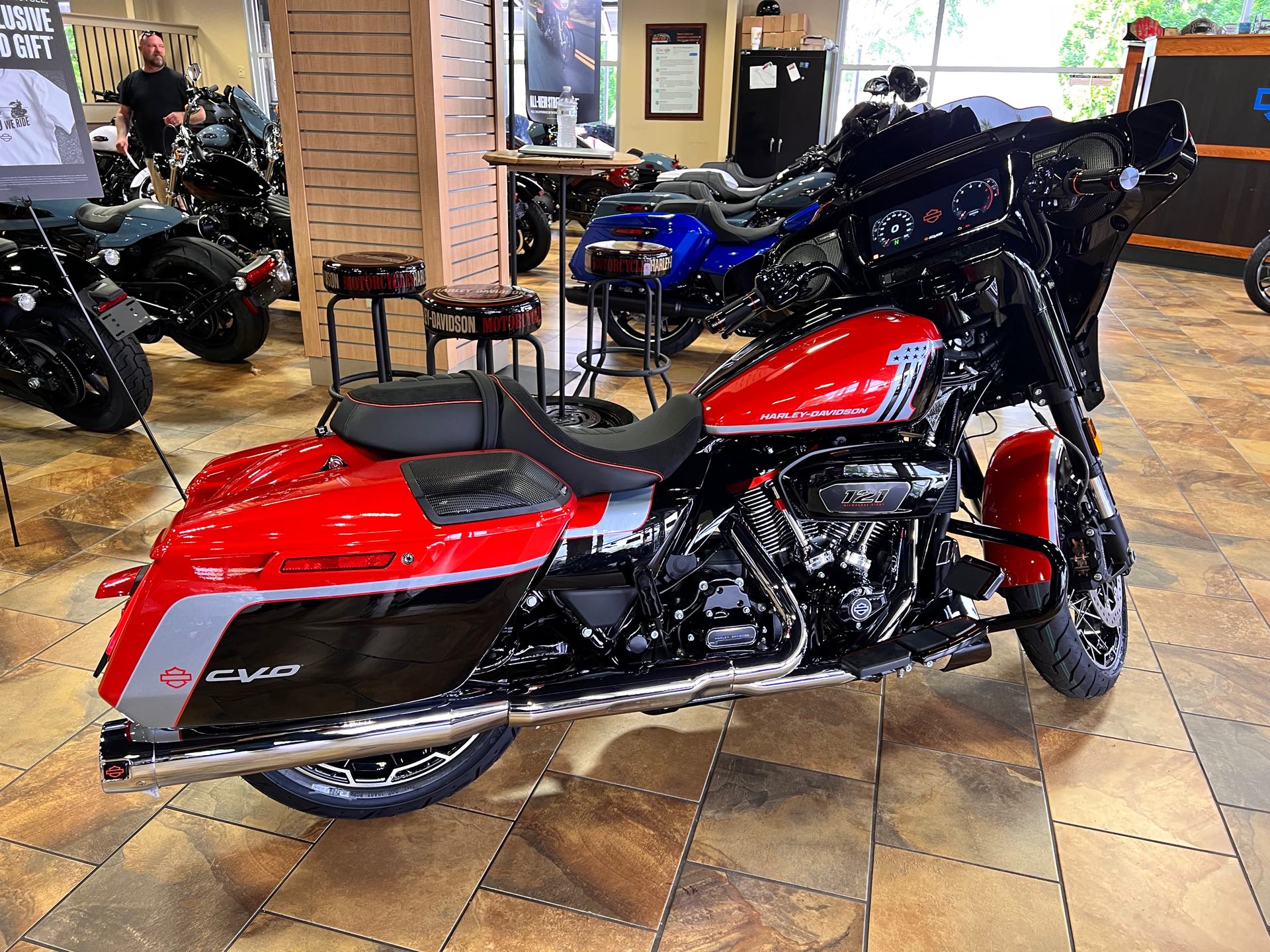 2024 Harley-Davidson Street Glide CVO Street Glide at Man O'War Harley-Davidson®