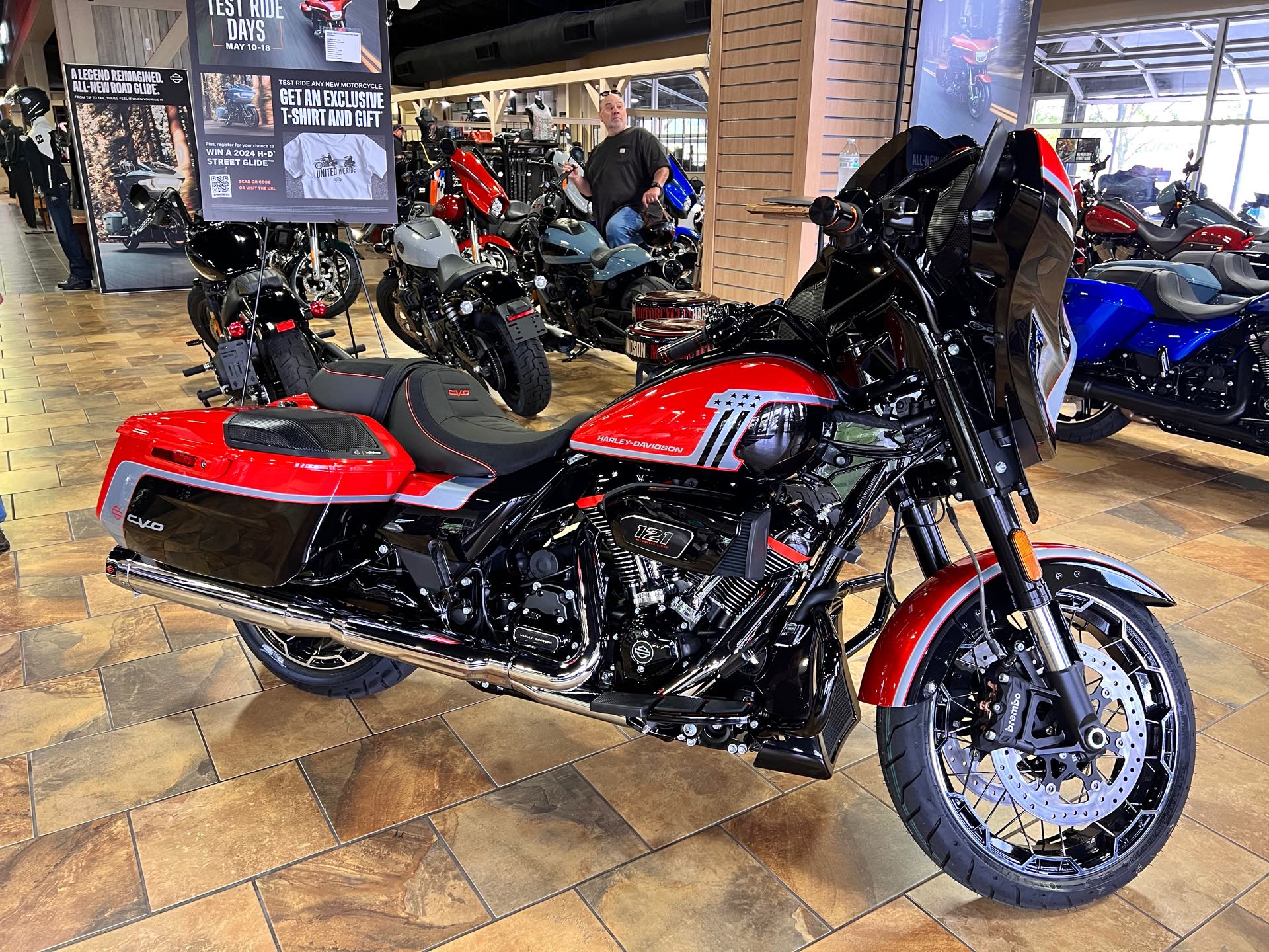2024 Harley-Davidson Street Glide CVO Street Glide at Man O'War Harley-Davidson®