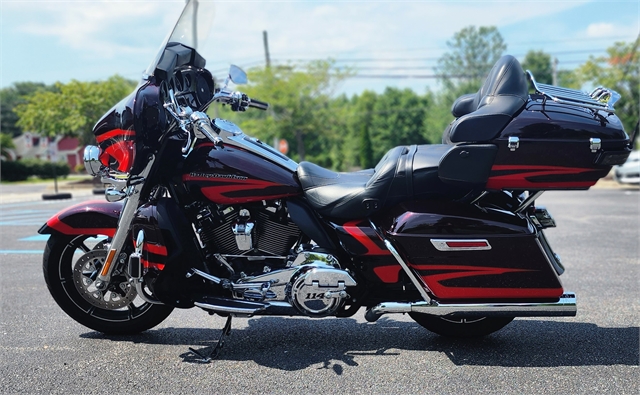 2017 Harley-Davidson Electra Glide CVO Limited at All American Harley-Davidson, Hughesville, MD 20637