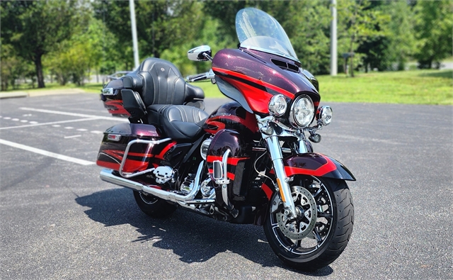 2017 Harley-Davidson Electra Glide CVO Limited at All American Harley-Davidson, Hughesville, MD 20637