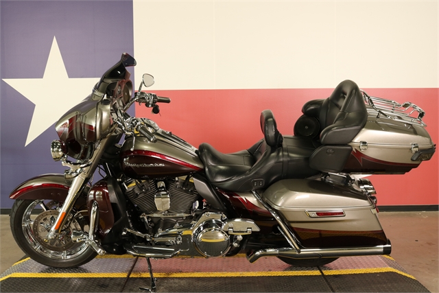 2015 Harley-Davidson Electra Glide CVO Limited at Texas Harley