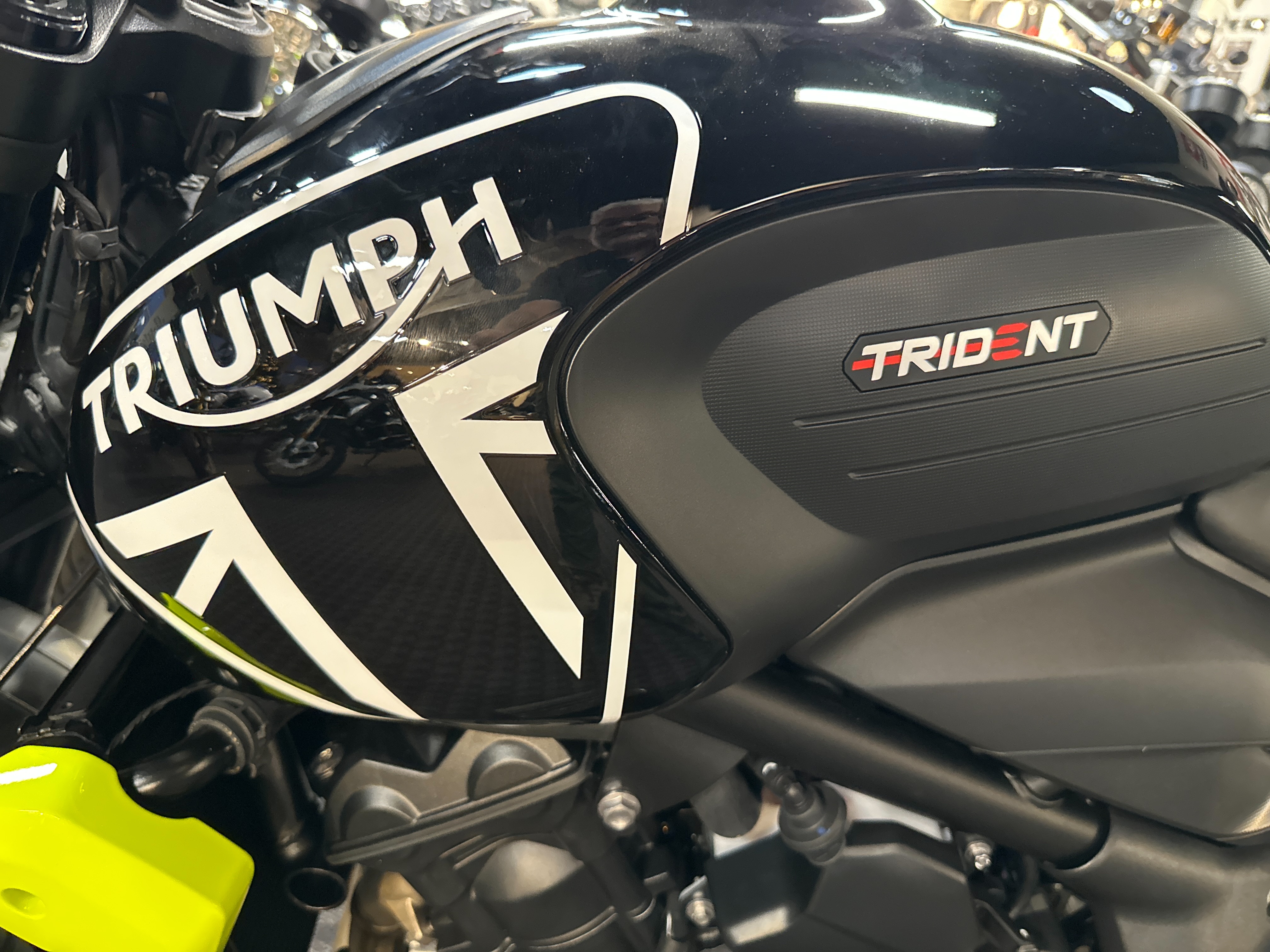 2024 Triumph Trident 660 at Frontline Eurosports