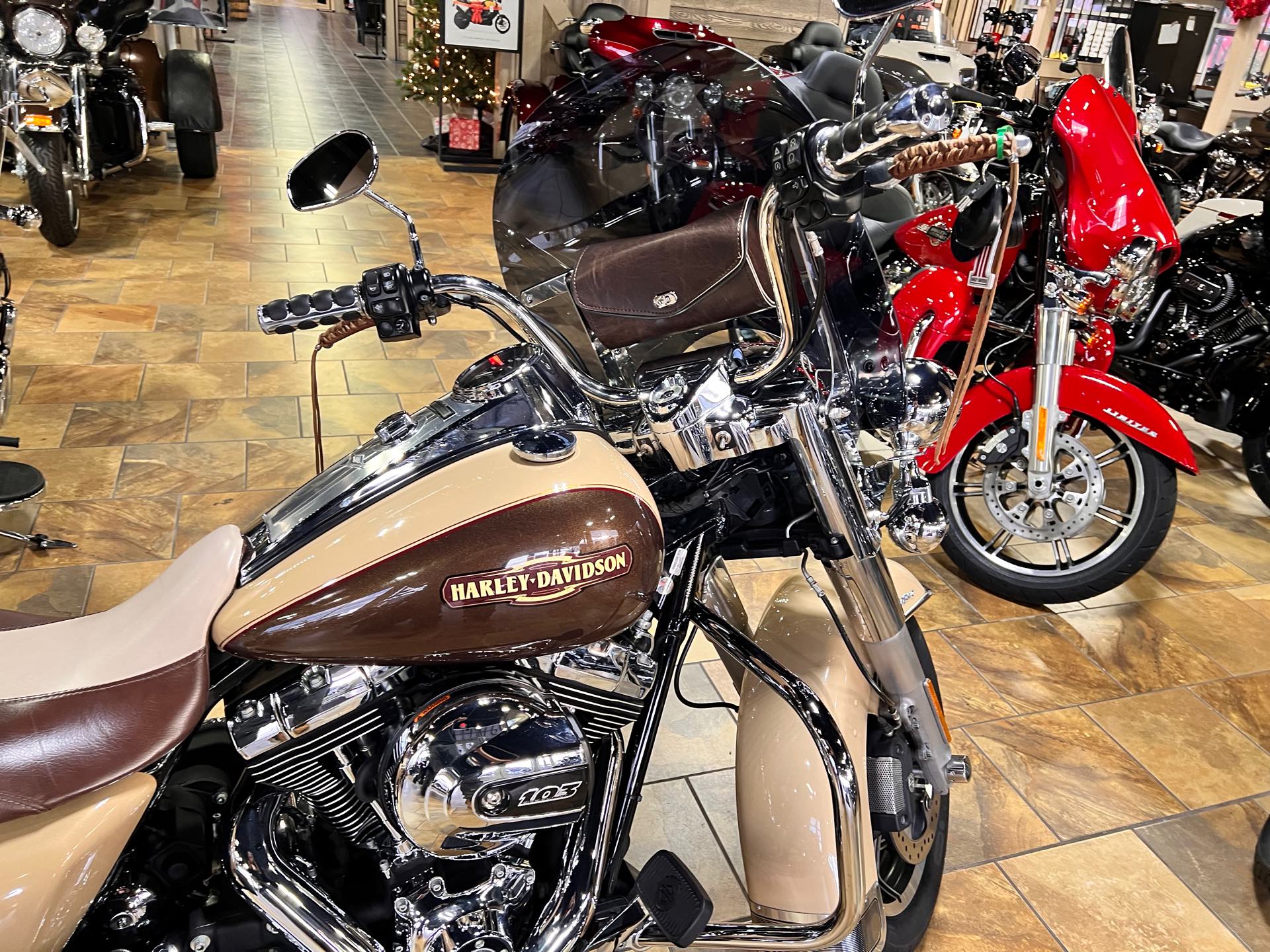 2014 Harley-Davidson Road King Base at Man O'War Harley-Davidson®