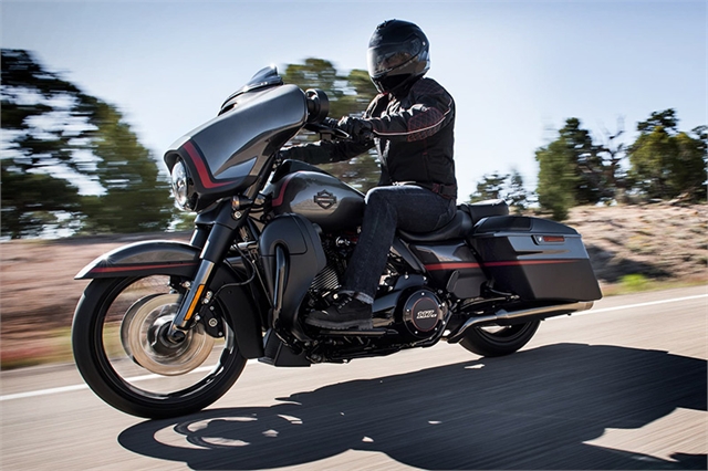 2018 Harley-Davidson Street Glide CVO Street Glide at Mount Rushmore Motorsports