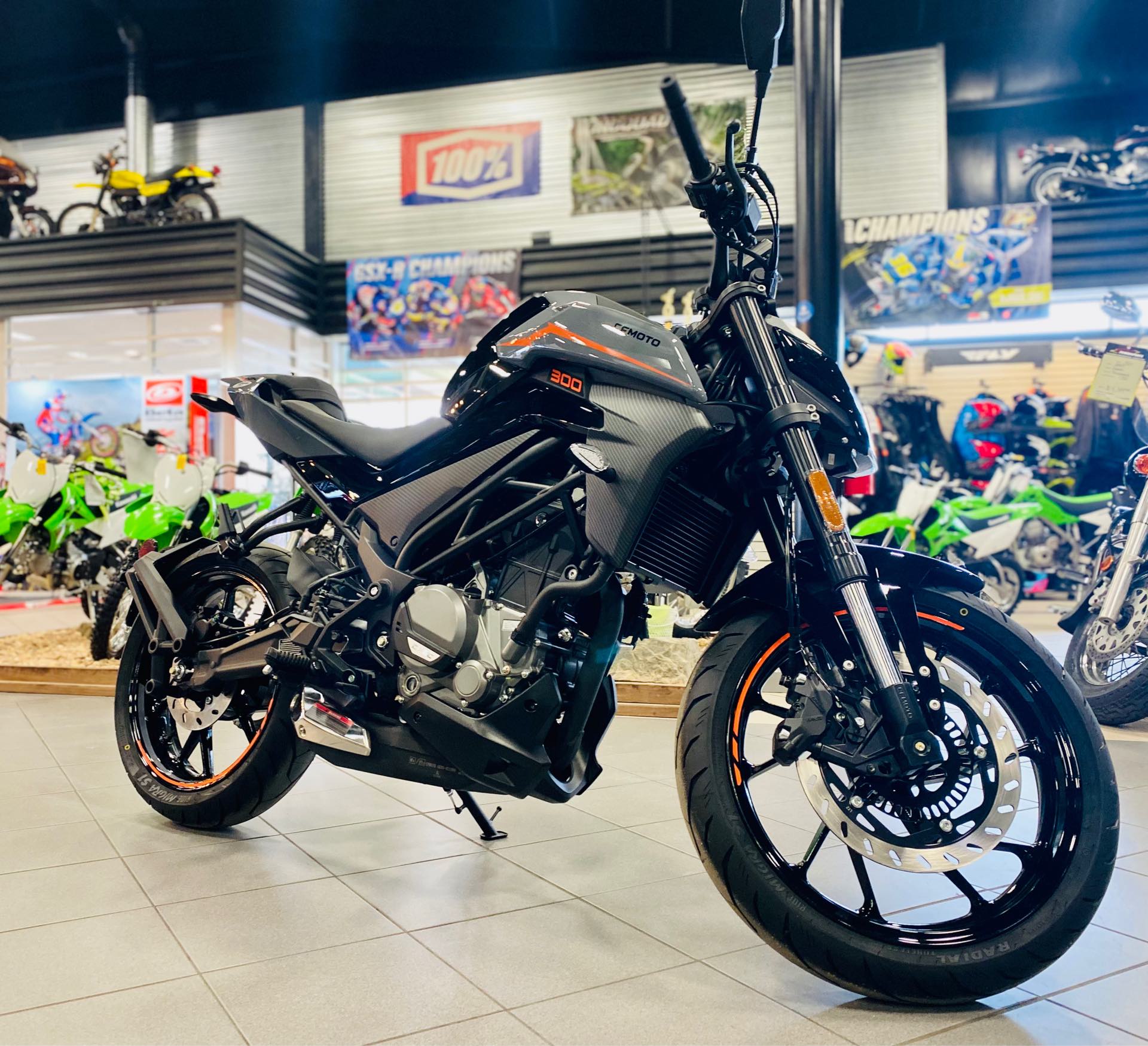 2022 CFMOTO 300NK at Rod's Ride On Powersports