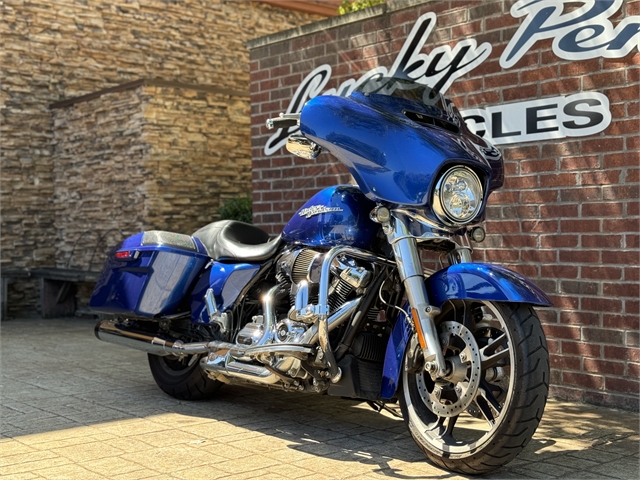 2017 Harley-Davidson Street Glide Base at Lucky Penny Cycles