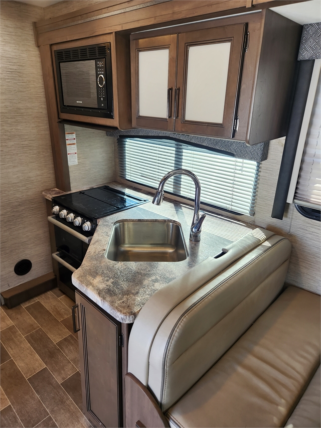 2022 Chateau 28Z at Prosser's Premium RV Outlet