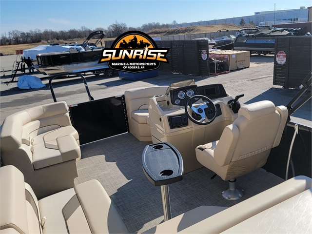2024 SunCatcher Select 18C at Sunrise Marine & Motorsports