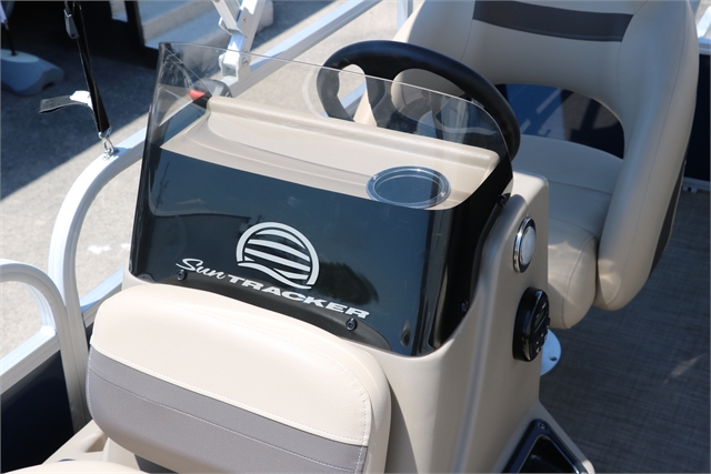 2021 Sun Tracker Bass Buggy 16XL at Jerry Whittle Boats