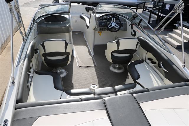 2016 Stingray 225LR at Jerry Whittle Boats
