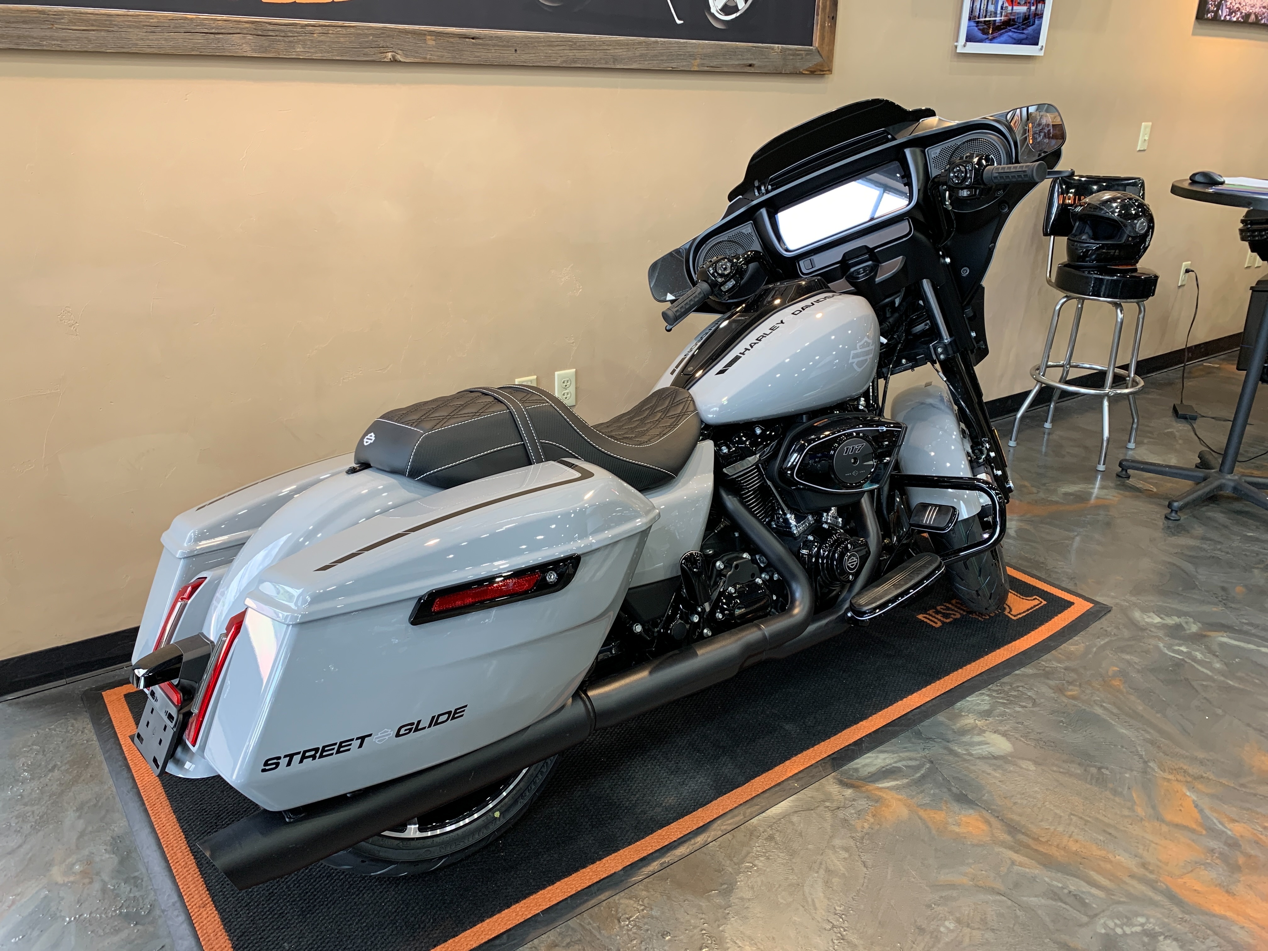 2024 Harley-Davidson Street Glide Base at Vandervest Harley-Davidson, Green Bay, WI 54303