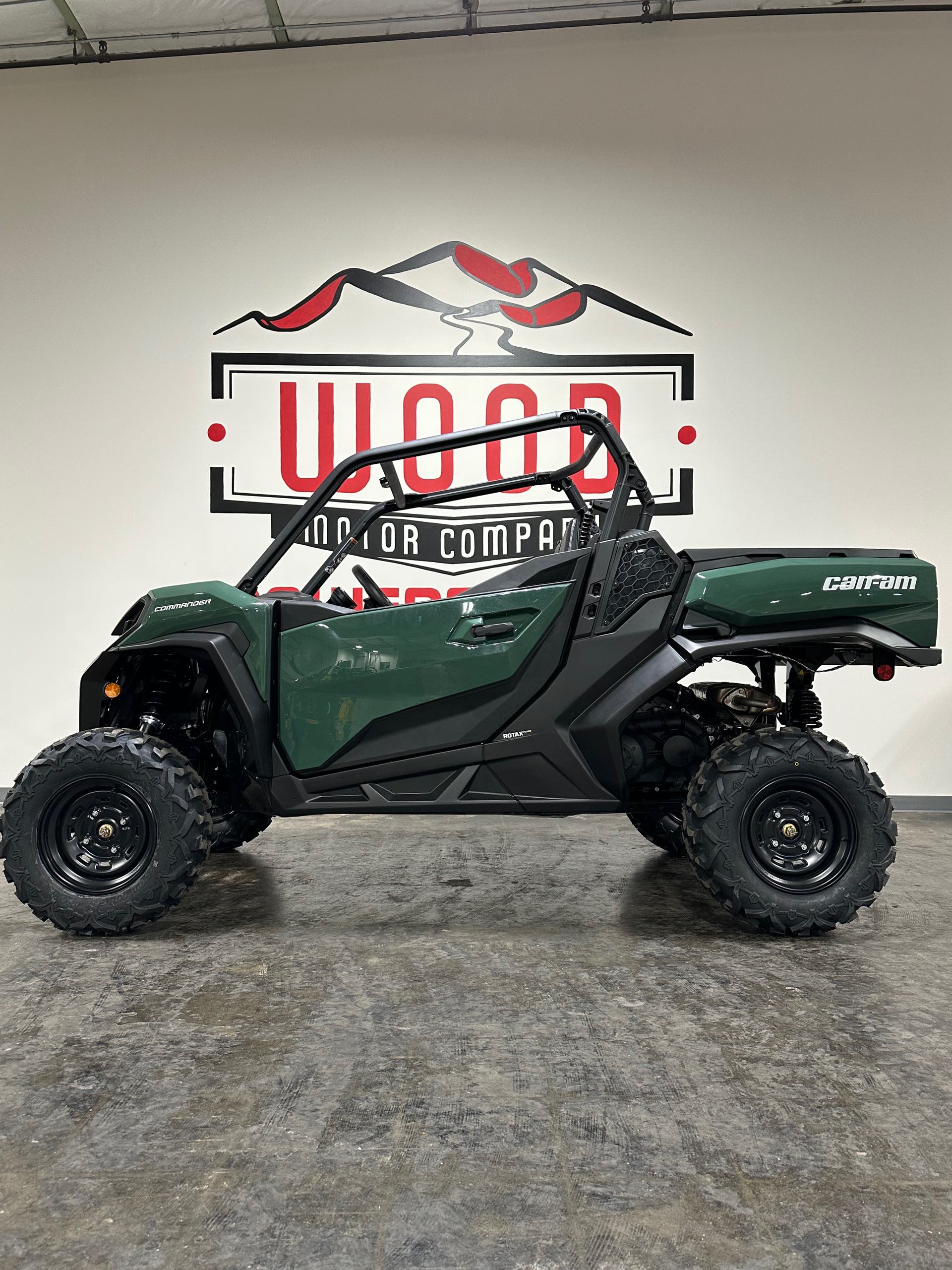 2023 Can-Am Commander DPS 700 at Wood Powersports Harrison