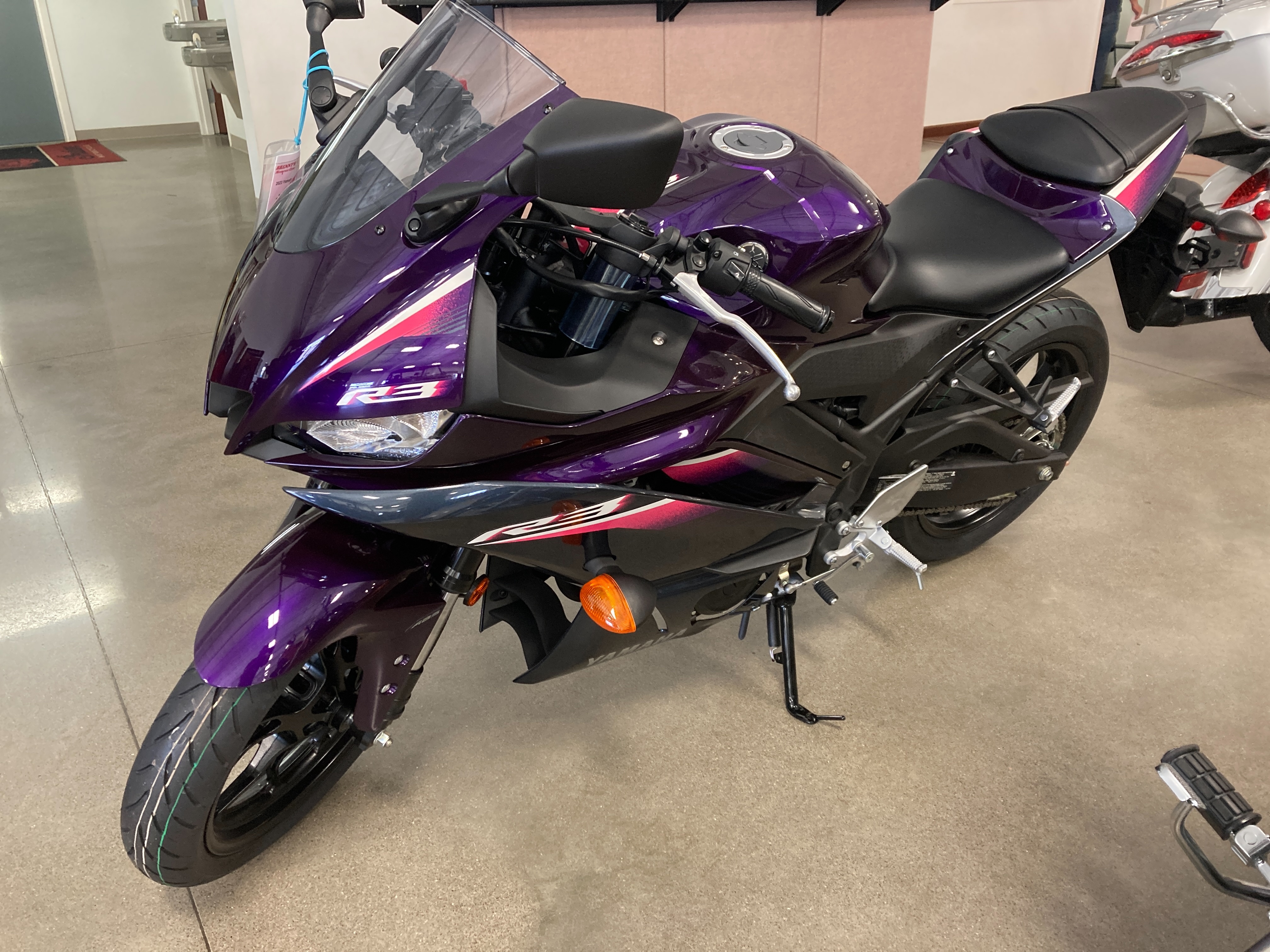2023 Yamaha YZF R3 at Brenny's Motorcycle Clinic, Bettendorf, IA 52722