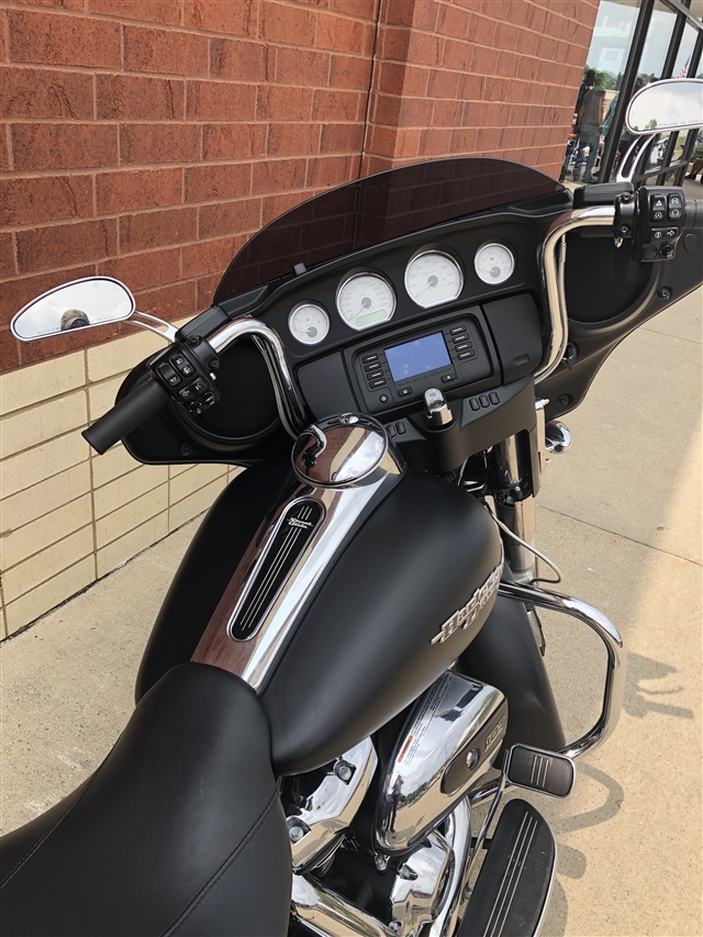 2017 Harley-Davidson Street Glide Base | Harley-Davidson ...