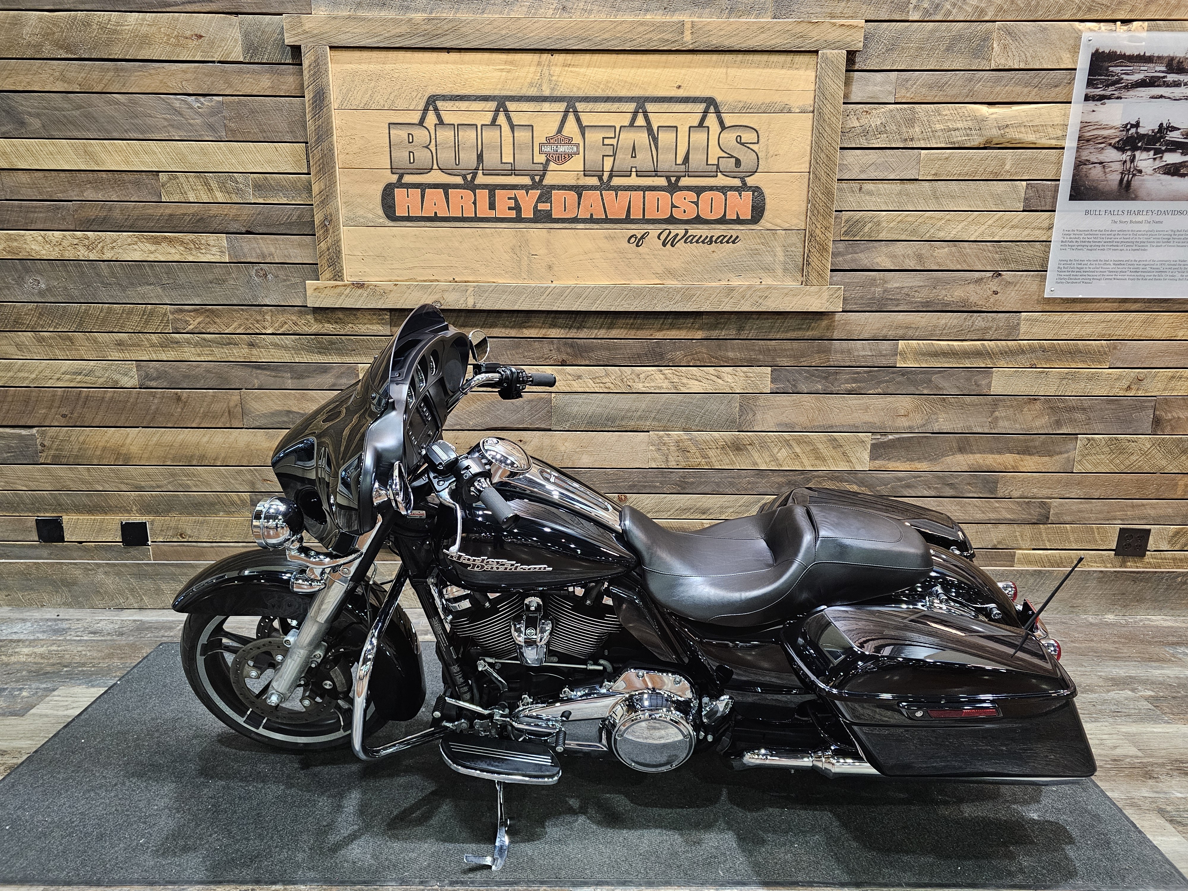 2017 Harley-Davidson Street Glide Base at Bull Falls Harley-Davidson