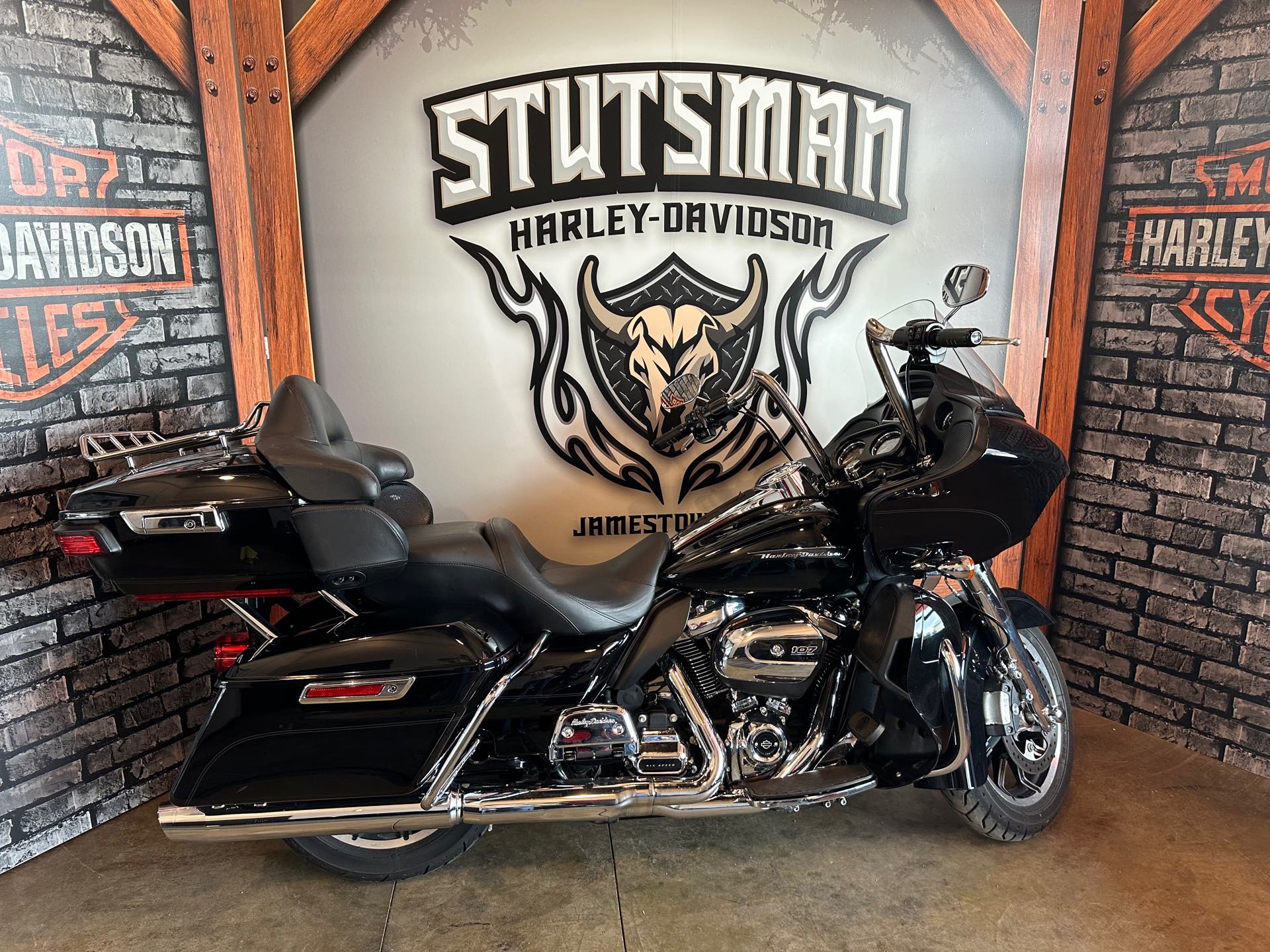 2018 Harley-Davidson Road Glide Ultra at Stutsman Harley-Davidson