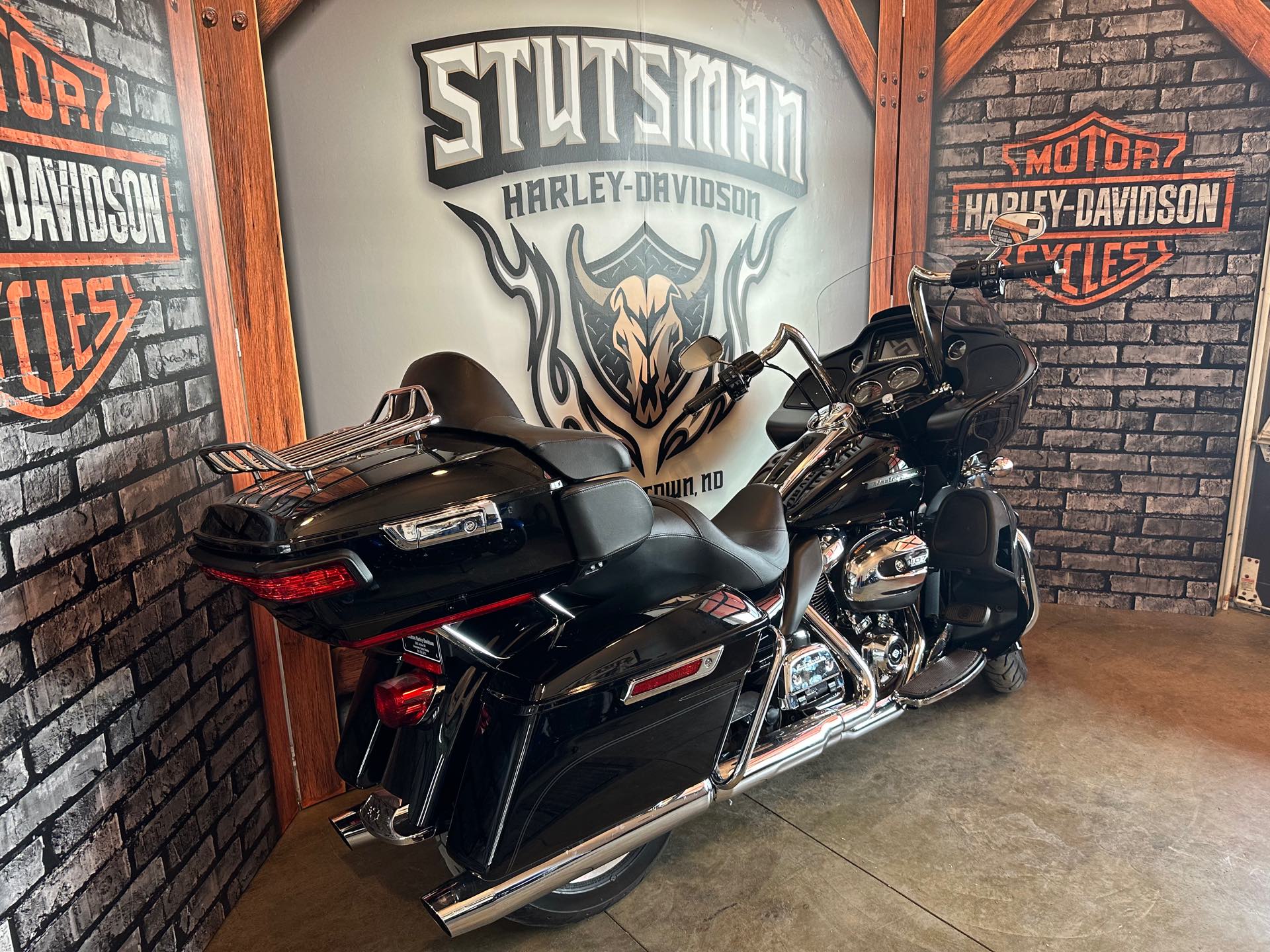 2018 Harley-Davidson Road Glide Ultra at Stutsman Harley-Davidson