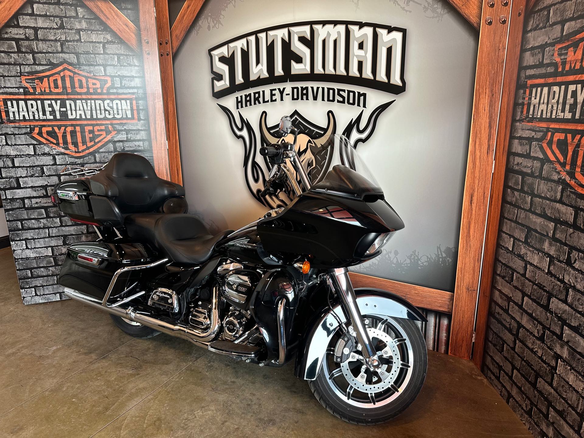 2018 Harley-Davidson Road Glide Ultra at Stutsman Harley-Davidson