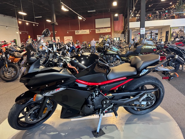 2016 Yamaha FZ 6R at Martin Moto