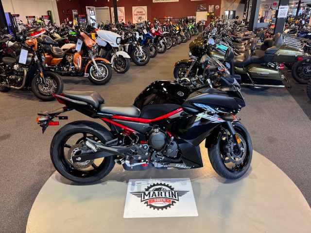2016 Yamaha FZ 6R at Martin Moto