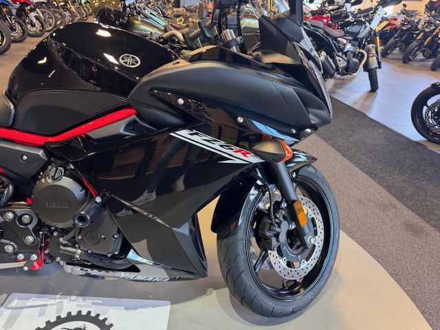2016 Yamaha FZ 6R at Martin Moto
