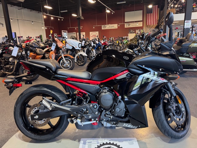 2016 Yamaha FZ 6R at Martin Moto