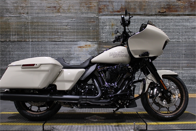 2023 Harley-Davidson® Road Glide® ST White Sand Pearl