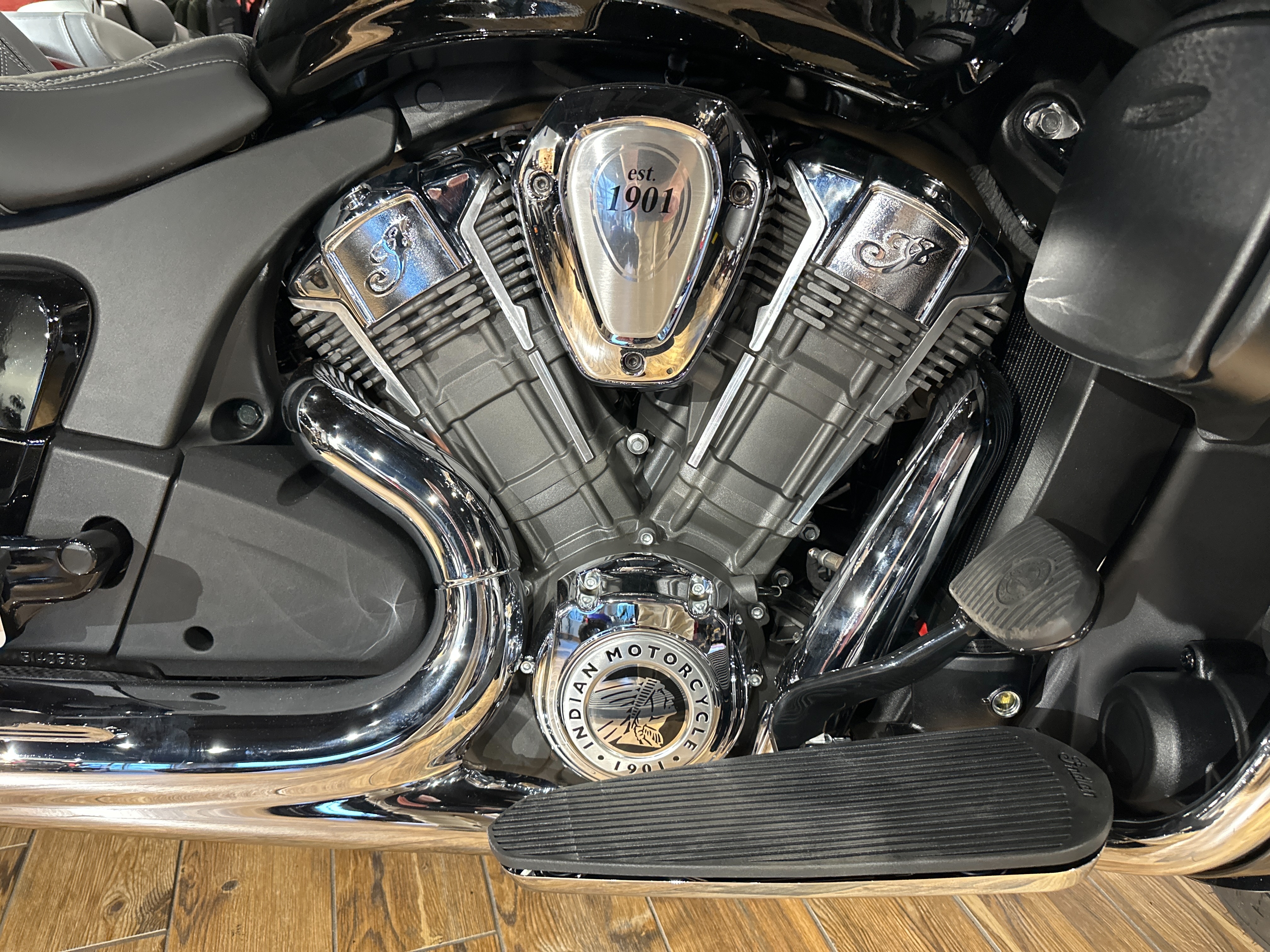 2023 Indian Motorcycle Pursuit Limited with Premium Package at Frontline Eurosports