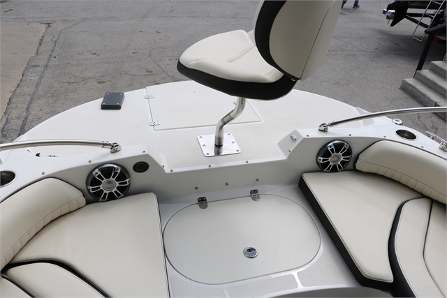 2022 Stingray 212SC Deck Boat at Jerry Whittle Boats