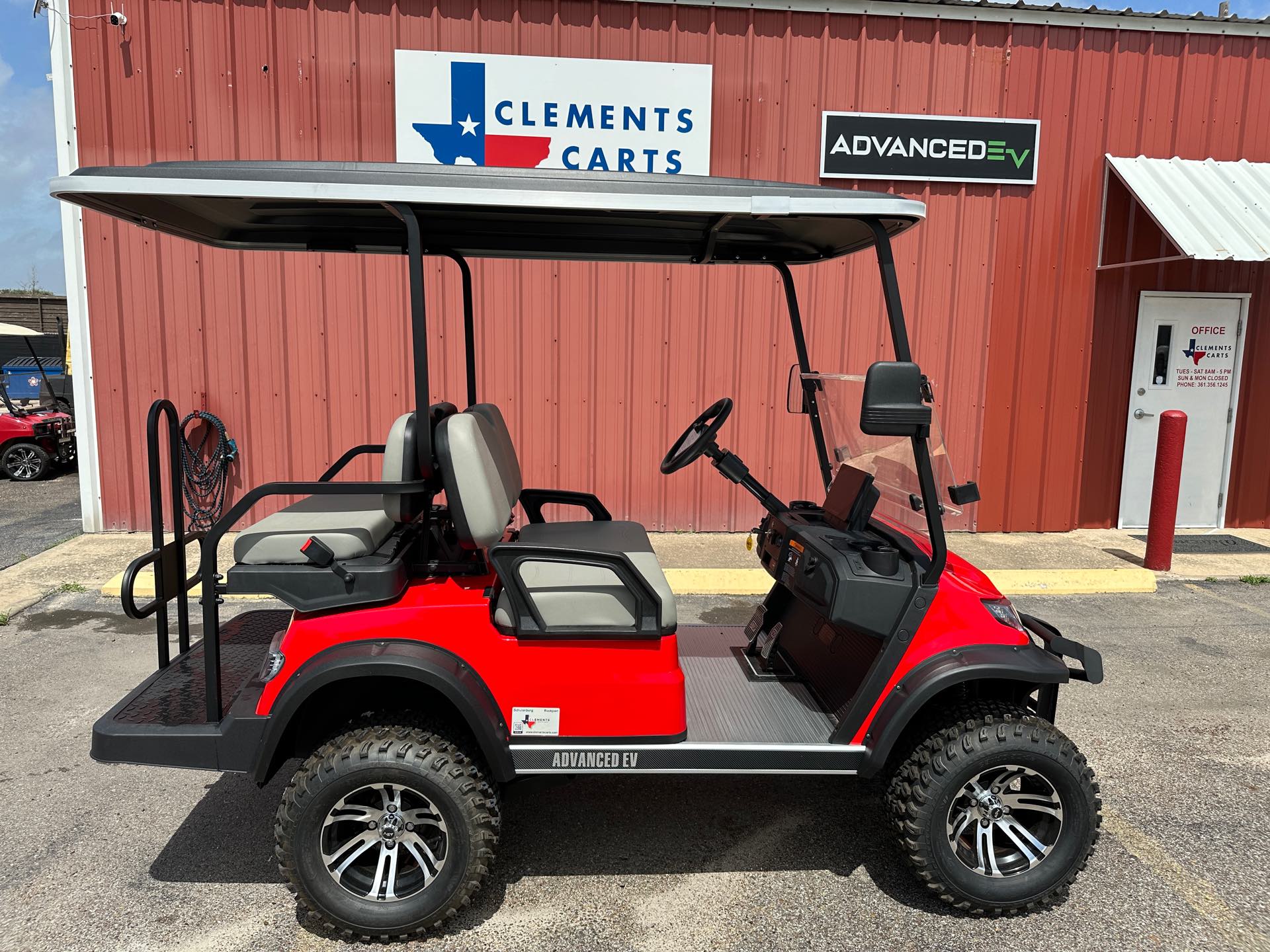 2024 Advanced EV Advent 4L at Clements Carts