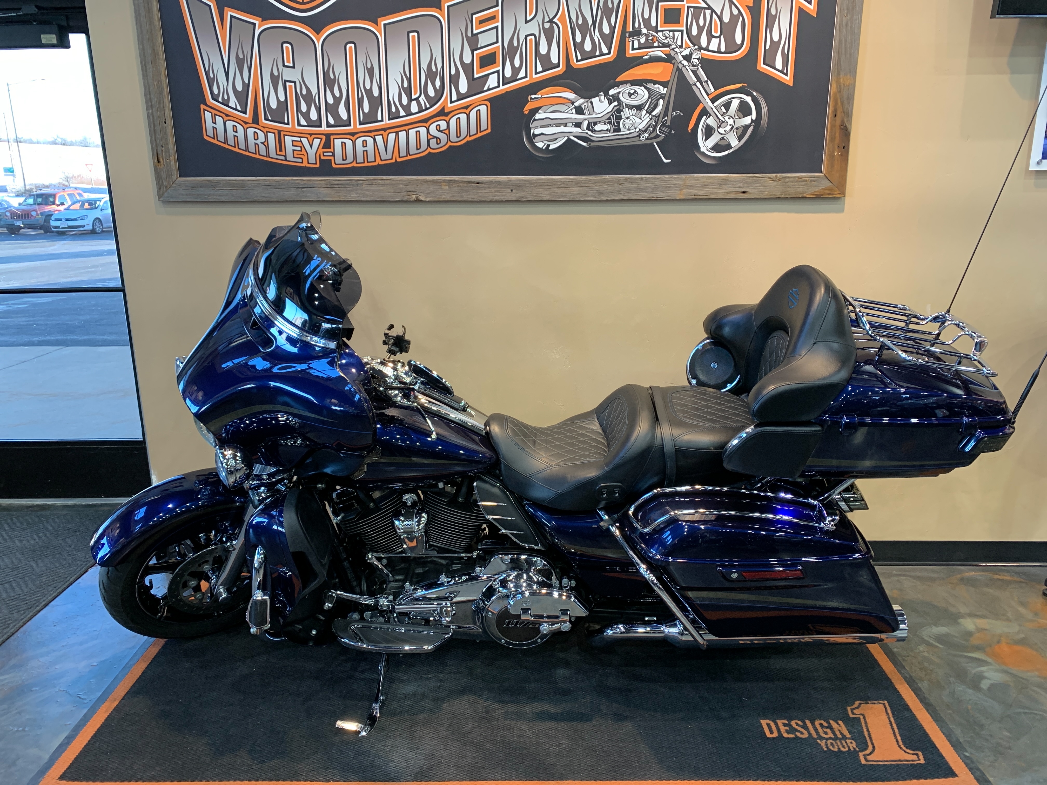 2018 Harley-Davidson Electra Glide CVO Limited at Vandervest Harley-Davidson, Green Bay, WI 54303