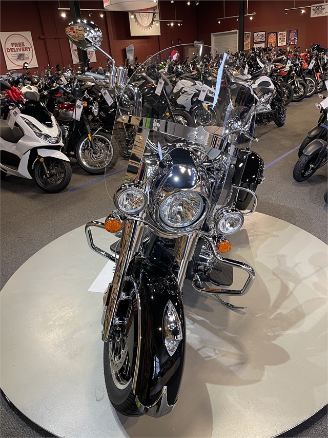 2018 Indian Motorcycle Springfield Base at Martin Moto