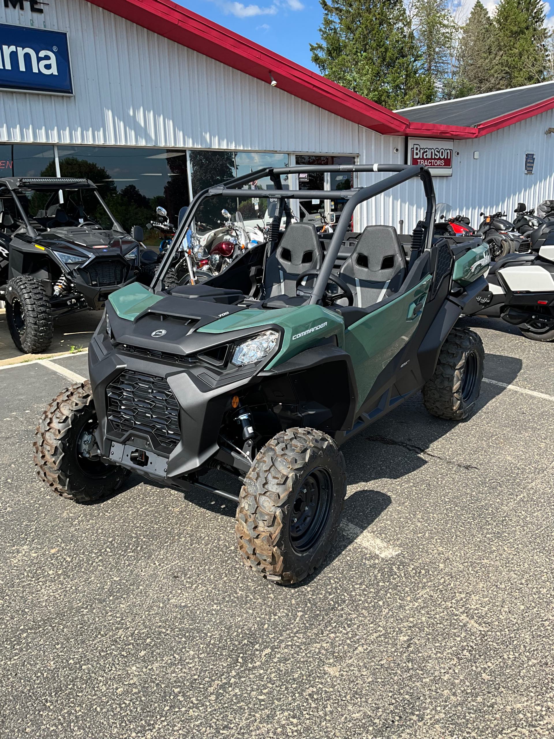 2023 Can-Am Commander DPS 700 at Leisure Time Powersports of Corry