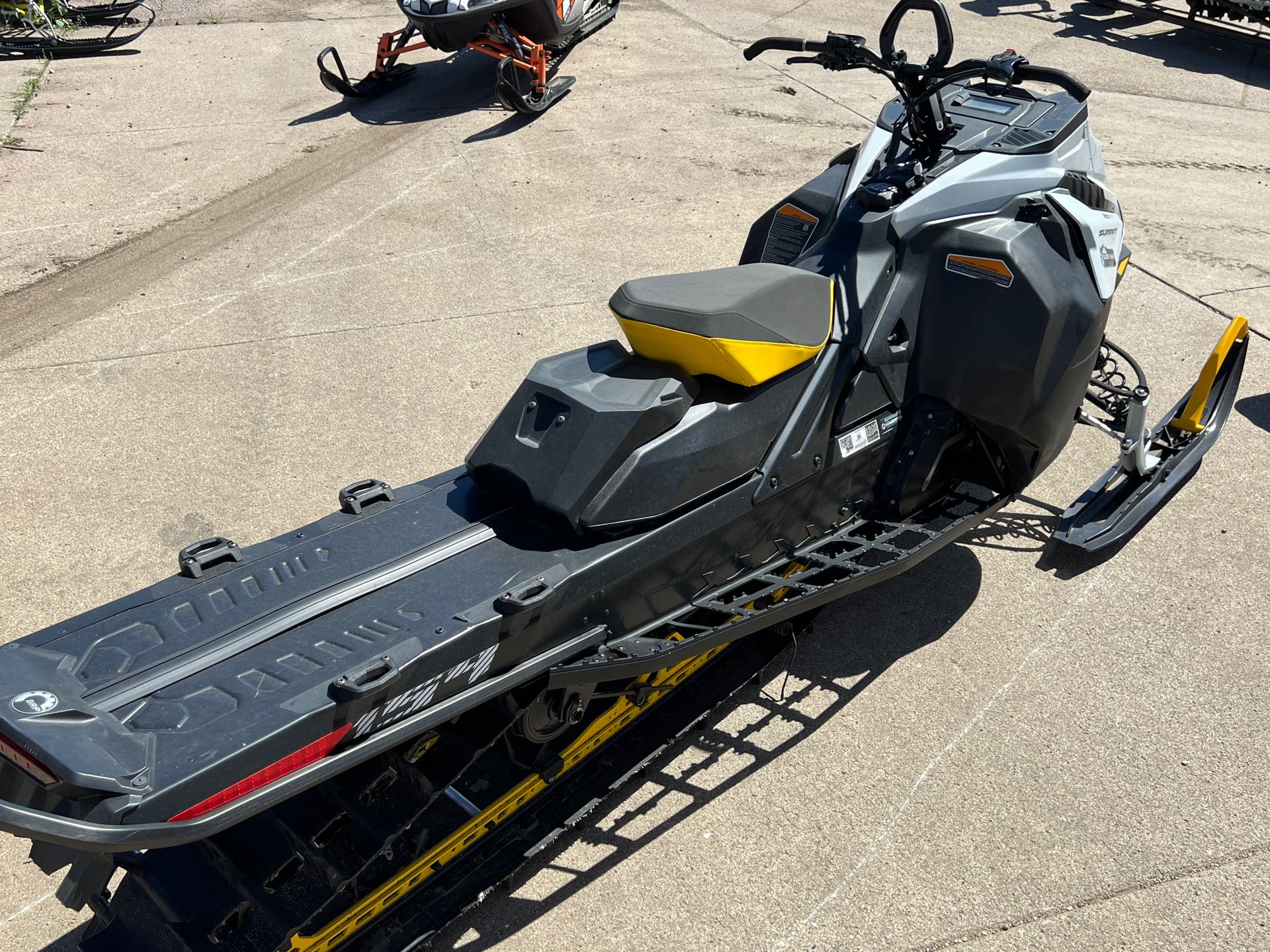 2023 Ski-Doo Summit SP 850 E-TEC at Interlakes Sport Center