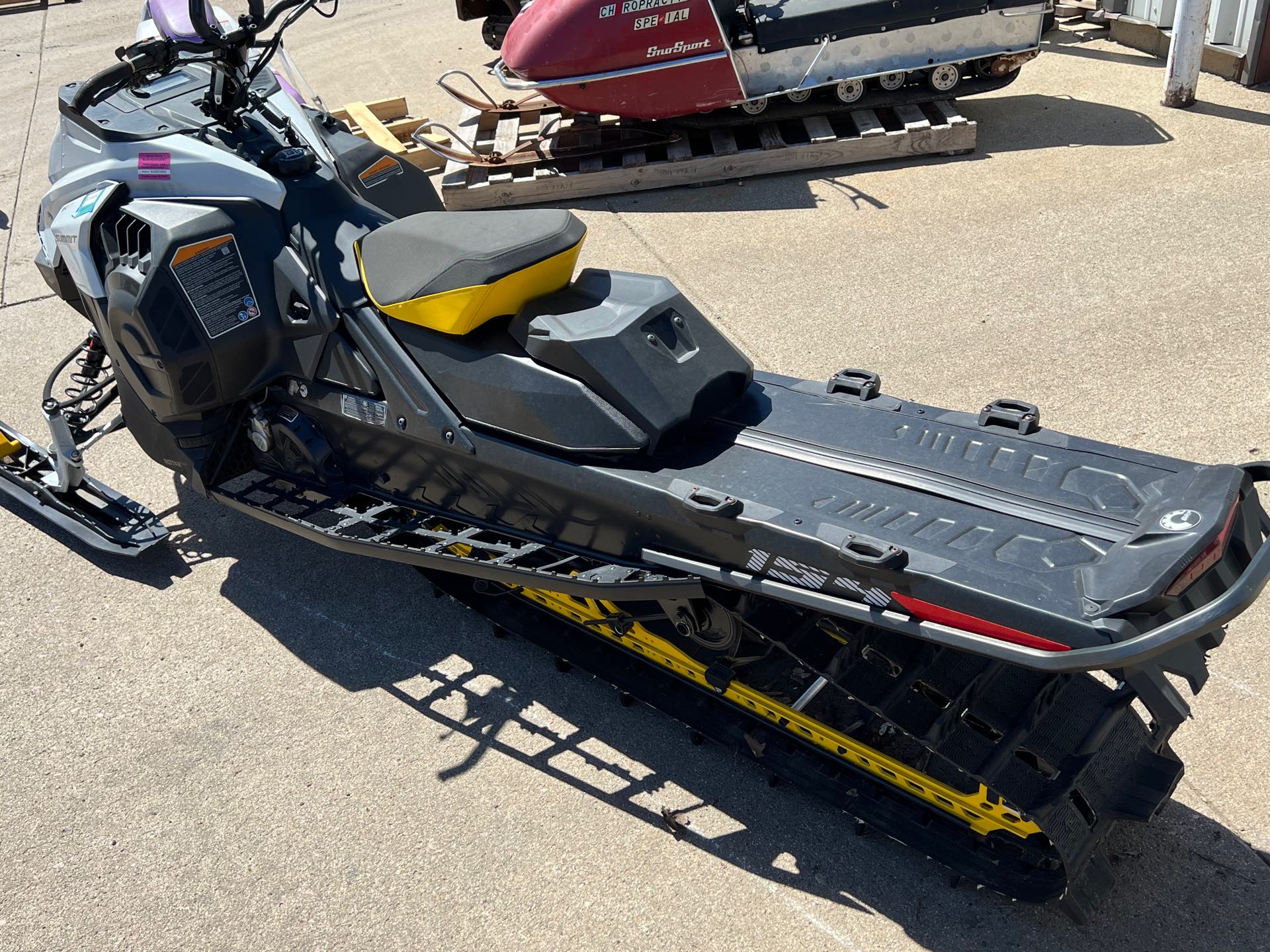 2023 Ski-Doo Summit SP 850 E-TEC at Interlakes Sport Center