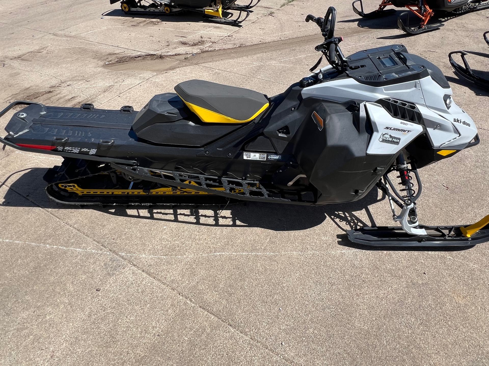 2023 Ski-Doo Summit SP 850 E-TEC at Interlakes Sport Center