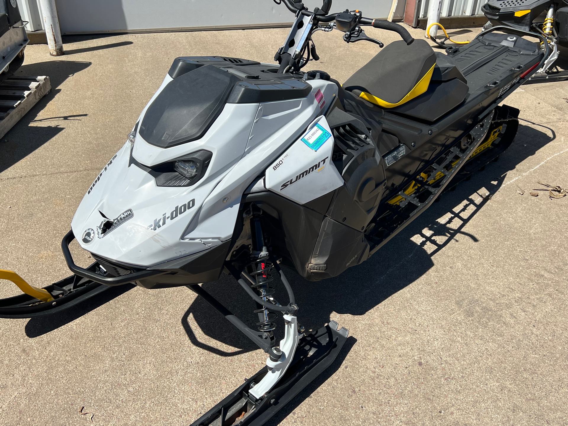 2023 Ski-Doo Summit SP 850 E-TEC at Interlakes Sport Center