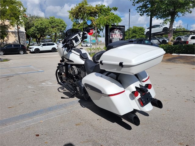 2019 Indian Chieftain Dark Horse at Fort Lauderdale