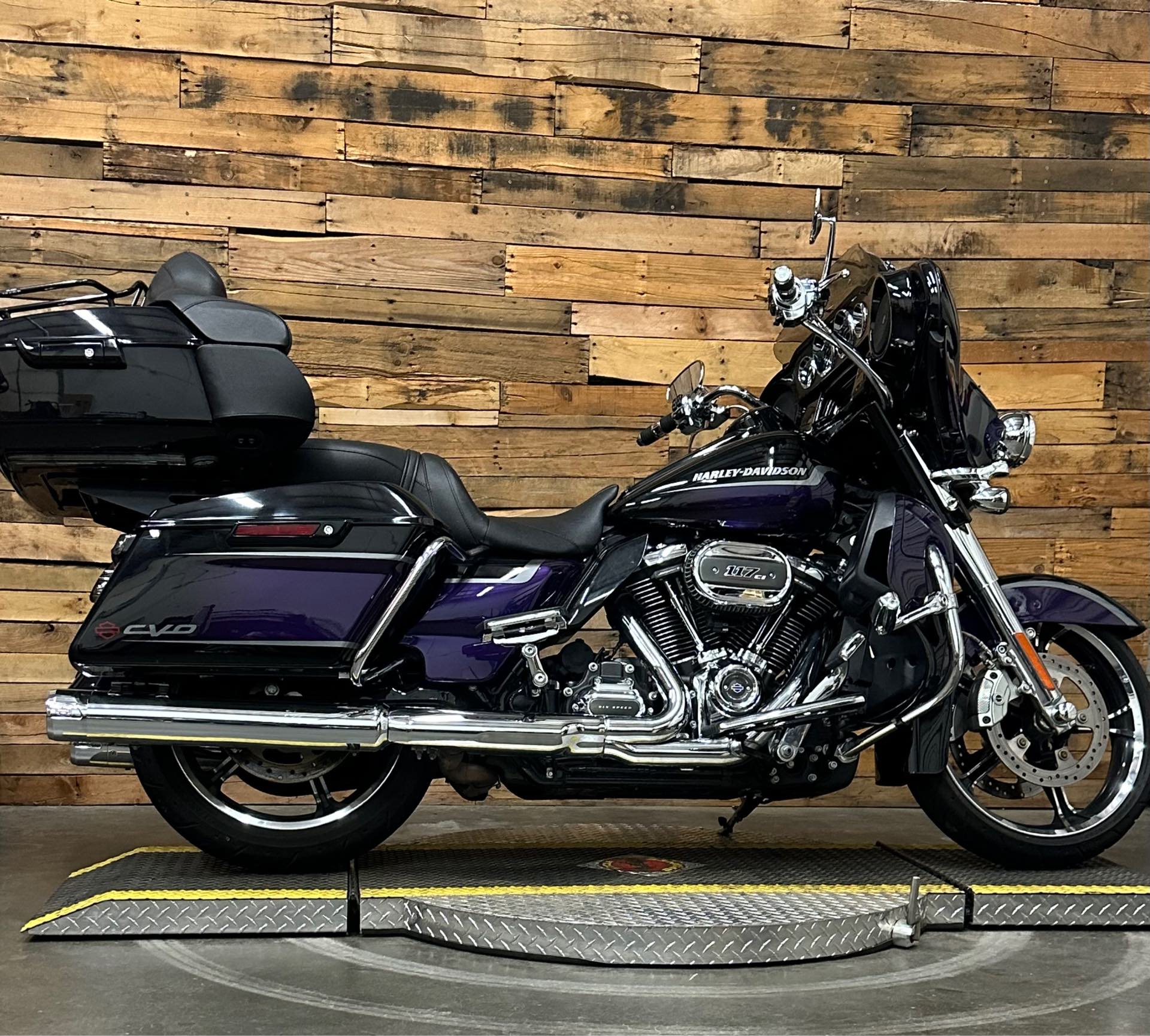 2021 Harley-Davidson CVO' Limited CVO Limited at Lumberjack Harley-Davidson