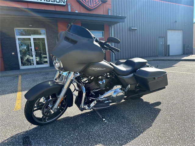 2018 Harley-Davidson Street Glide Base at Thunder Road Harley-Davidson