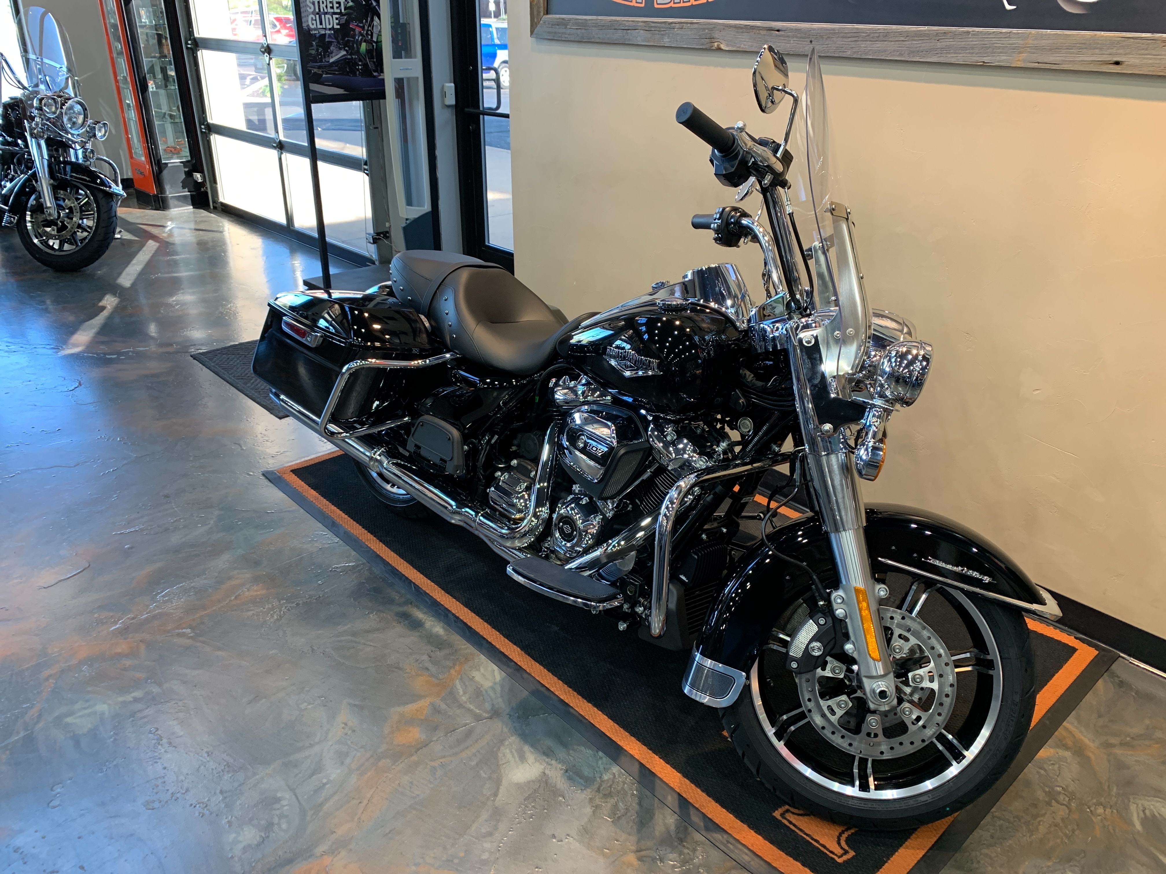 2022 Harley-Davidson Road King Base at Vandervest Harley-Davidson, Green Bay, WI 54303