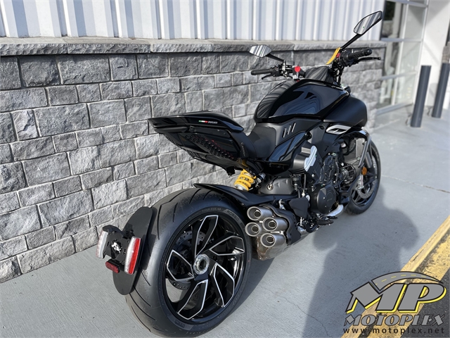 2023 Ducati Diavel V4 at Lynnwood Motoplex, Lynnwood, WA 98037