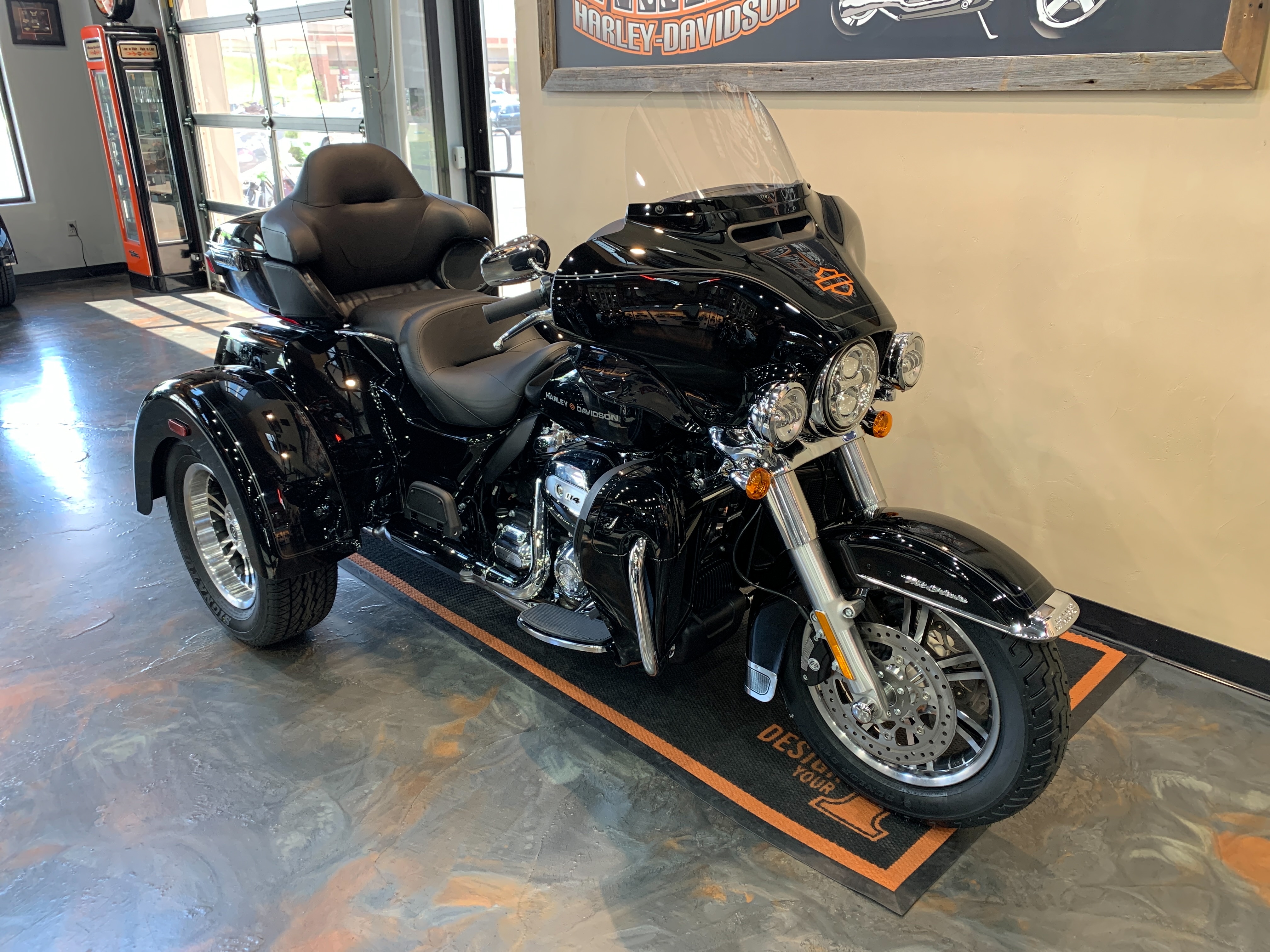 2024 Harley-Davidson Trike Tri Glide Ultra at Vandervest Harley-Davidson, Green Bay, WI 54303