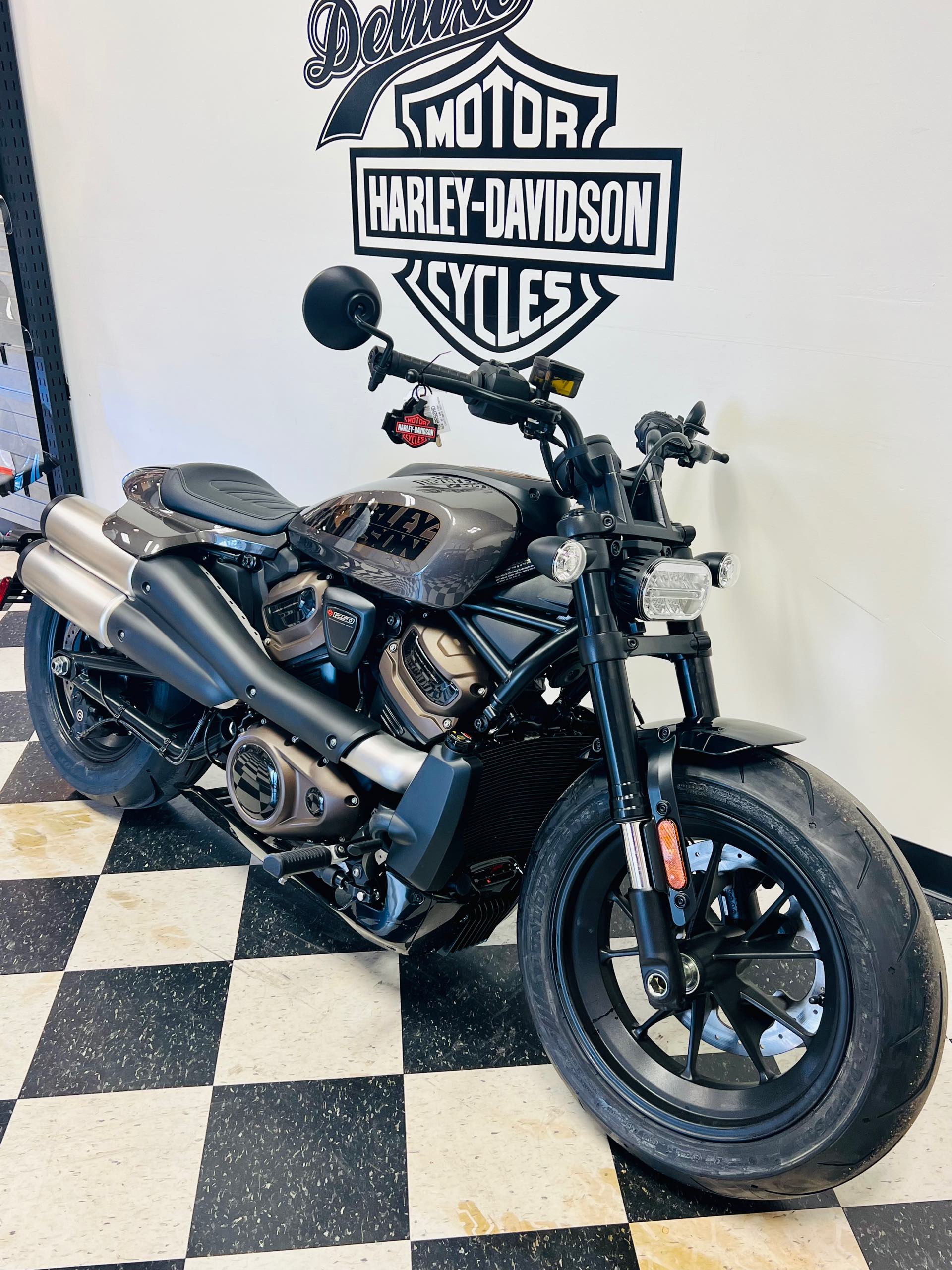 2021 Harley-Davidson Sportster S tire from Dunlop