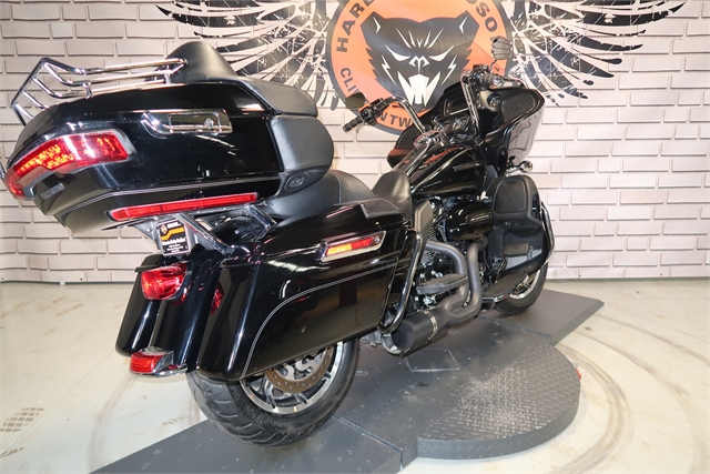 2017 Harley-Davidson Road Glide Ultra at Wolverine Harley-Davidson
