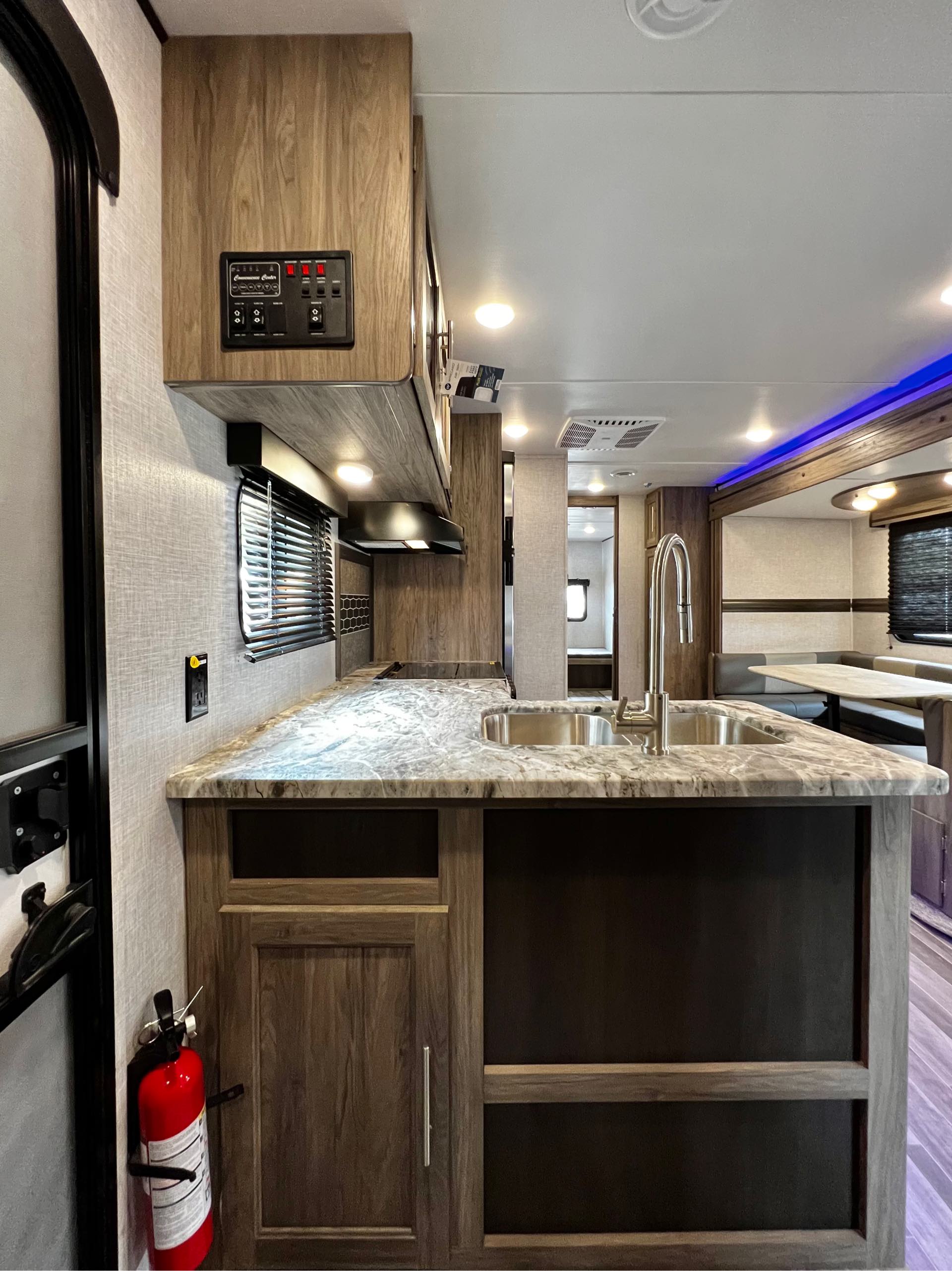 2022 CrossRoads Zinger ZR328SB at Lee's Country RV