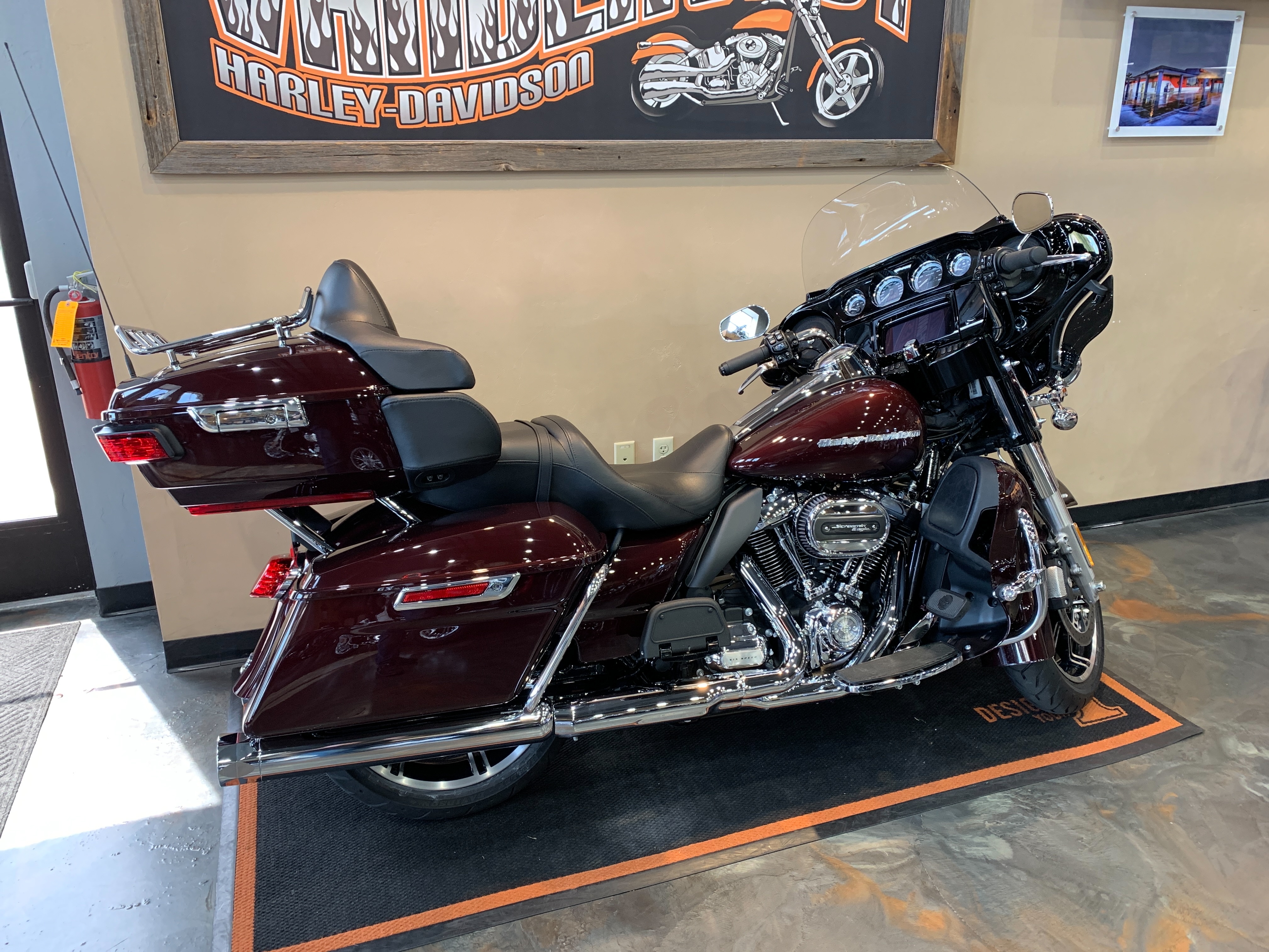 2021 Harley-Davidson Ultra Limited at Vandervest Harley-Davidson, Green Bay, WI 54303