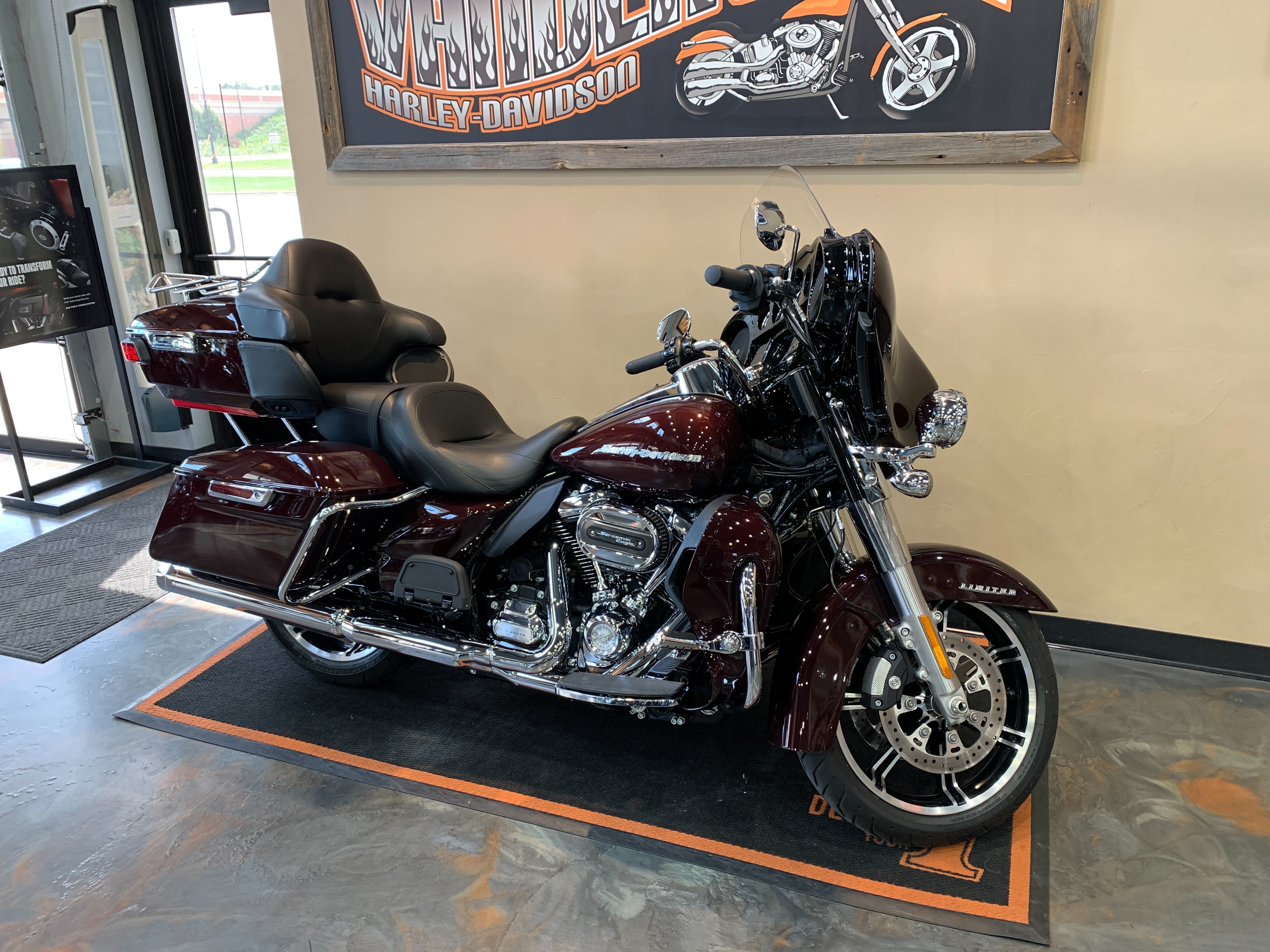 2021 Harley-Davidson Ultra Limited at Vandervest Harley-Davidson, Green Bay, WI 54303