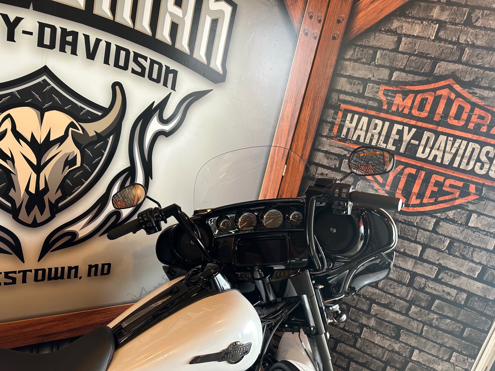 2024 Harley-Davidson White Onyx Pearl Electra Glide Ultra Limited at Stutsman Harley-Davidson