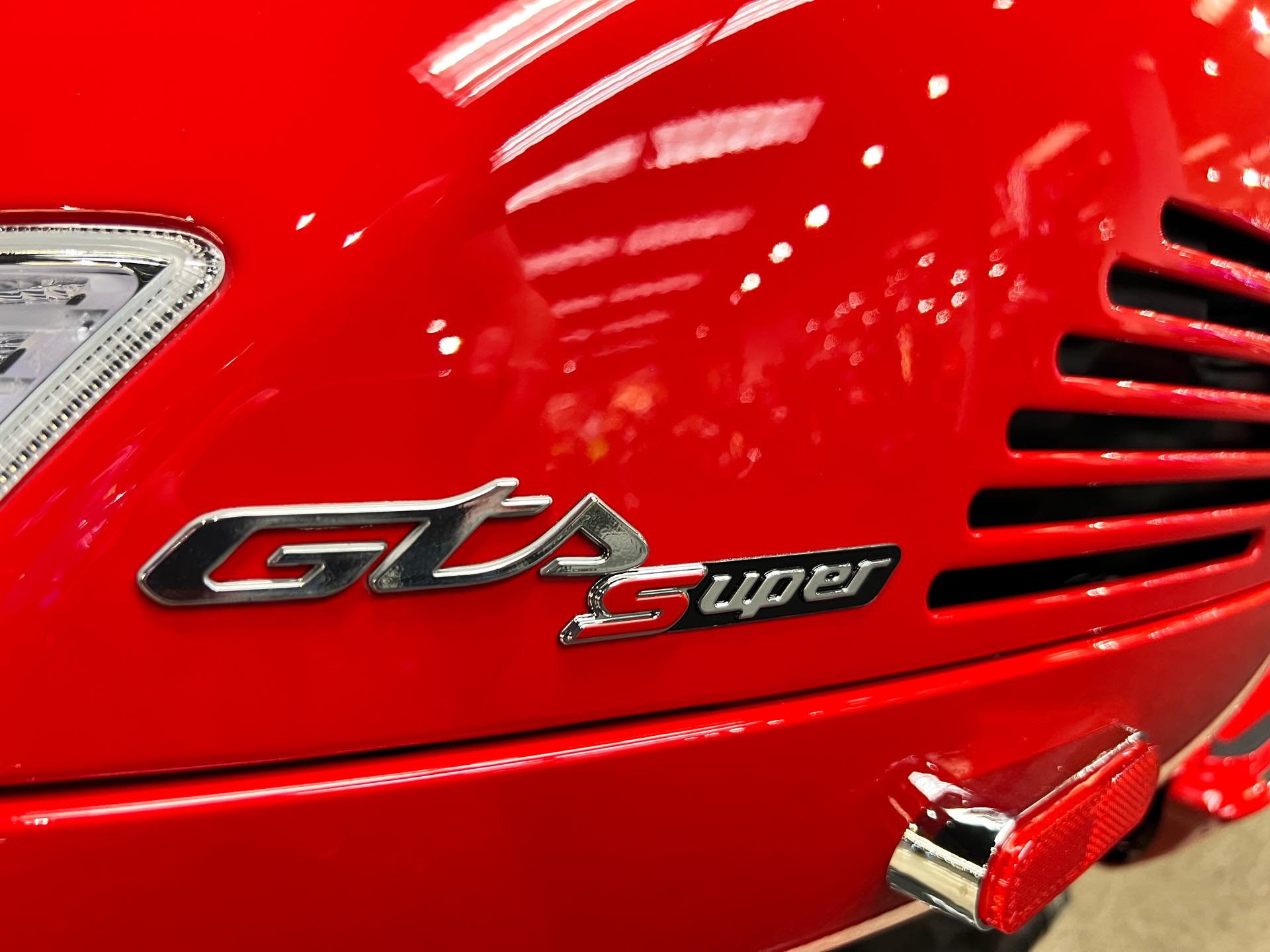 2023 Vespa GTS 300 SUPER at Sloans Motorcycle ATV, Murfreesboro, TN, 37129